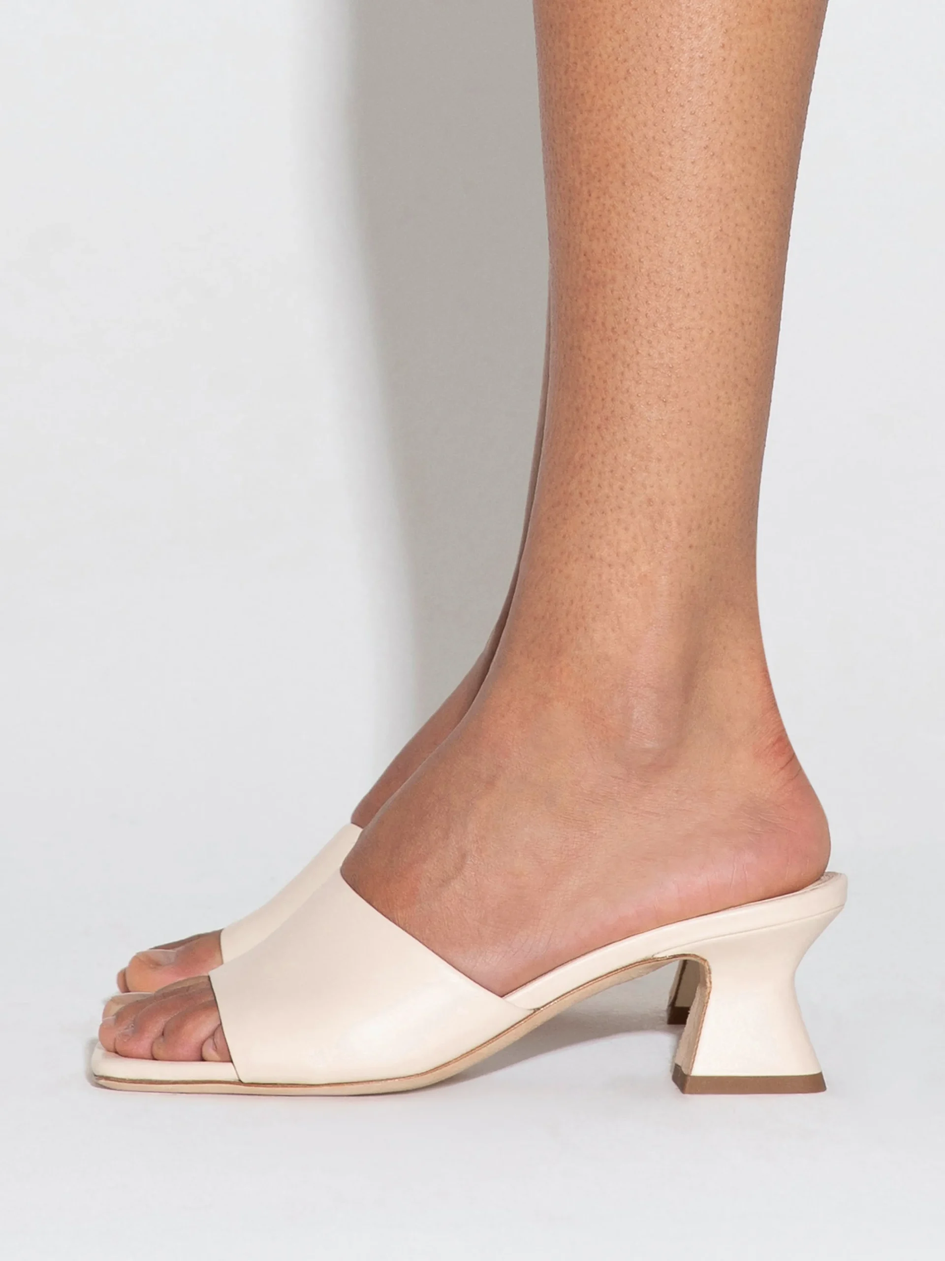 New Aeyde Ale Leather Mules Creamy Nappa