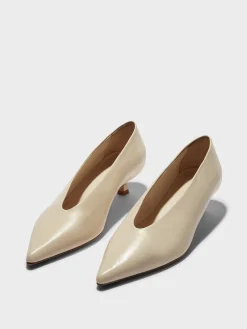 Outlet Aeyde Clara Leather Pumps Creamy Nappa