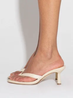 Online Aeyde Daphne Leather Thong Sandals Creamy Nappa