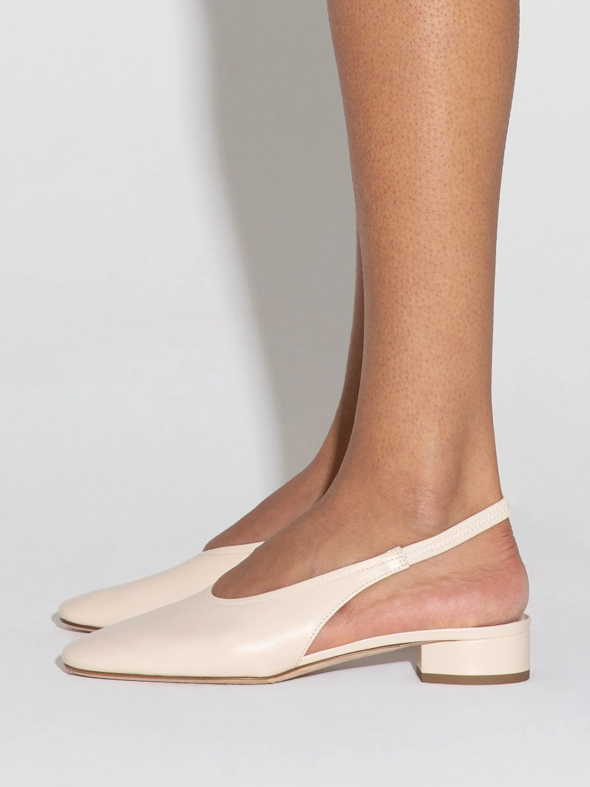 Outlet Aeyde Dua Leather Slingback Creamy Nappa