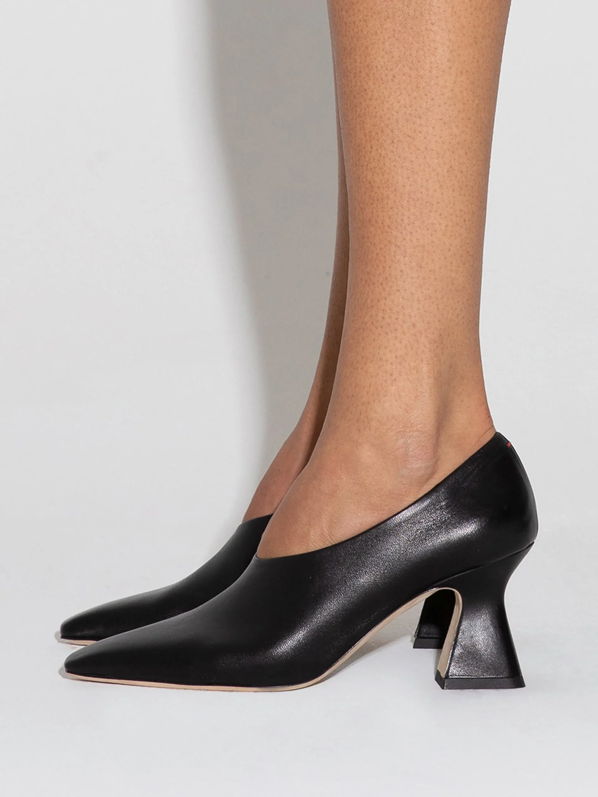 Fashion Aeyde Nova Leather Pointed Pumps Black Nappa