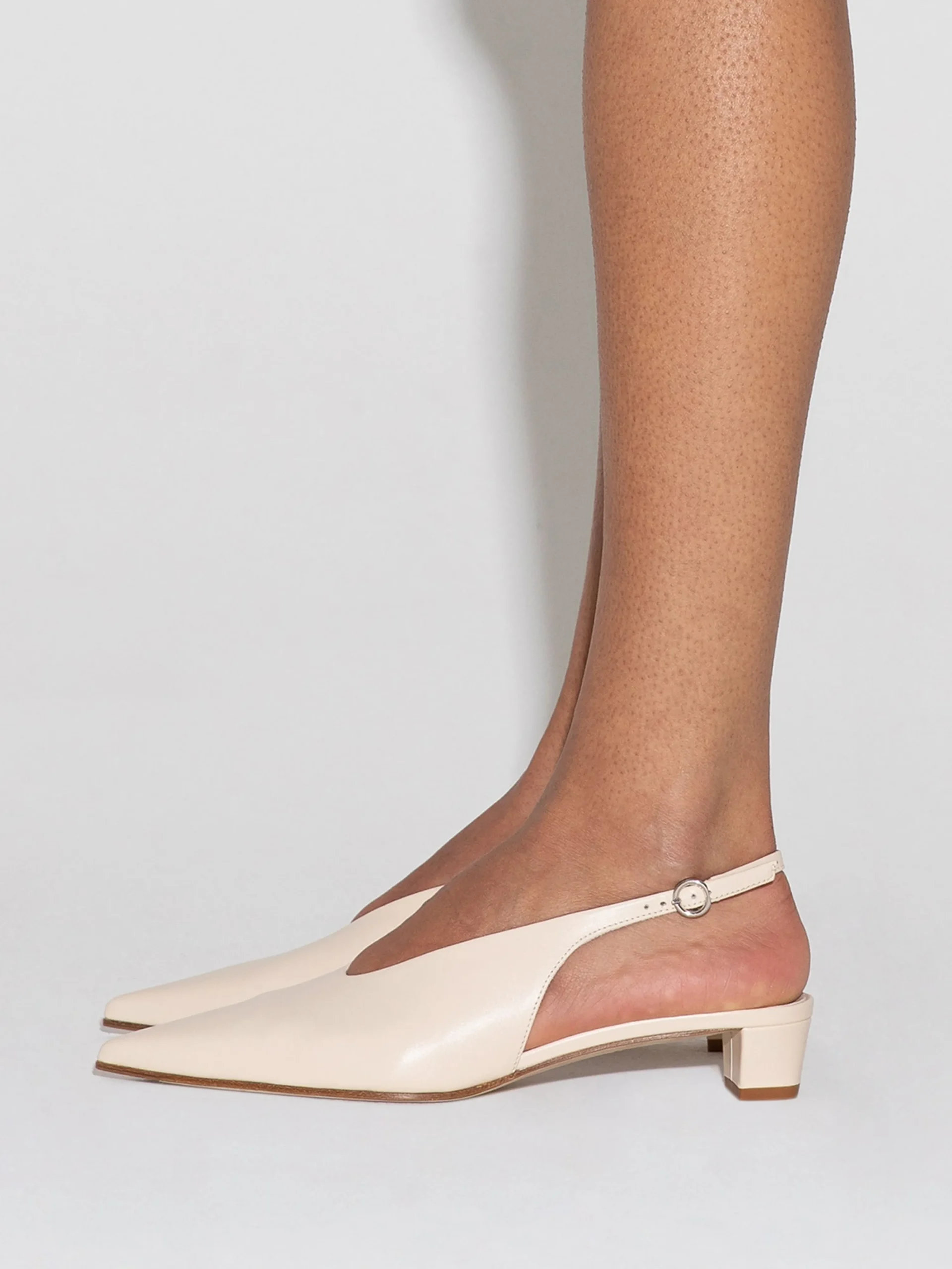Fashion Aeyde Oti Leather Slingback Pumps Creamy Nappa